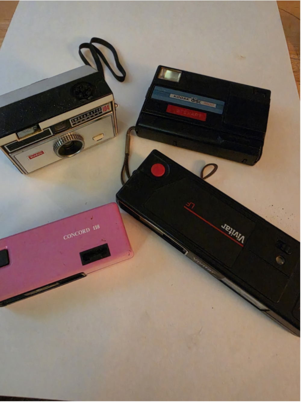 Vintage Camera Lot of 4 Kodak Instamatic 104 Disc 3500 Vivitar 110 Concord Pink